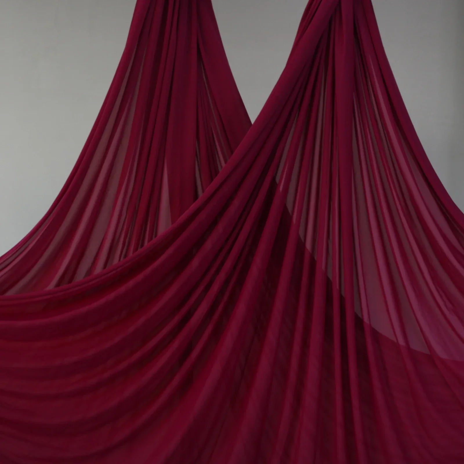 Aerial Yoga Silks Set – Anti-Gravity Yoga Hammock Kit with Carabiners & Swivel (1000KG Capacity)