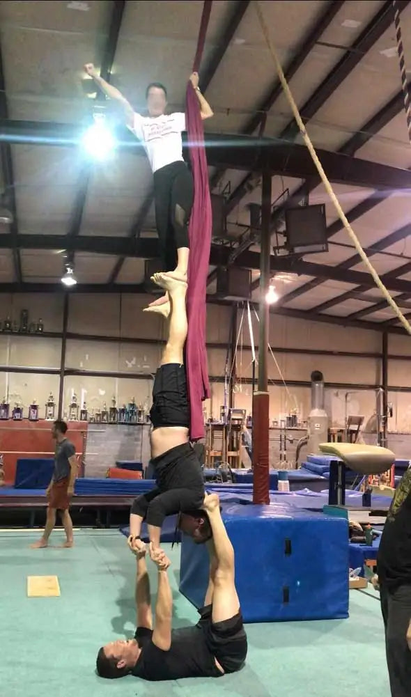 Aerial Yoga Silks Set – Anti-Gravity Yoga Hammock Kit with Carabiners & Swivel (1000KG Capacity)