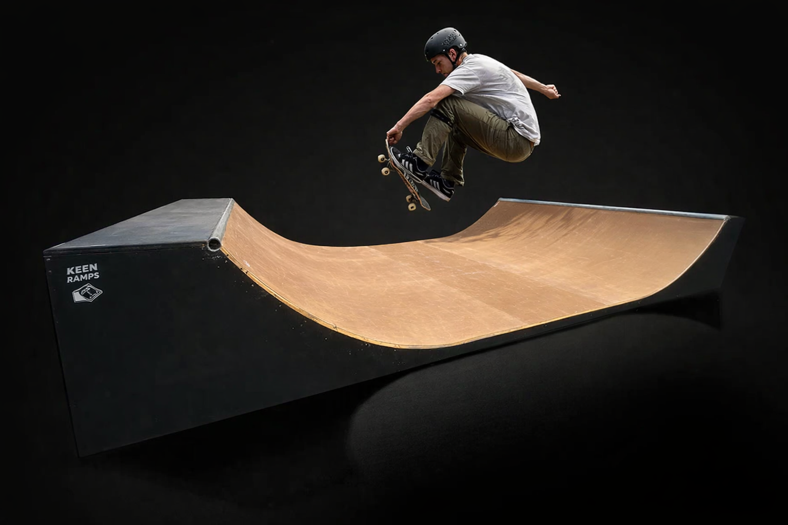 Keen Ramps Mini Half Pipe – Professional Backyard Skate Ramp for All Skill Levels