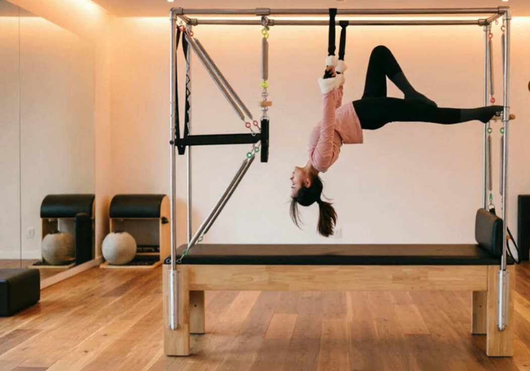 Wood Pilates Reformer – Commercial Studio Grade, CE/ISO Certified, Custom Logo, Gym & Pilates Studio Machine